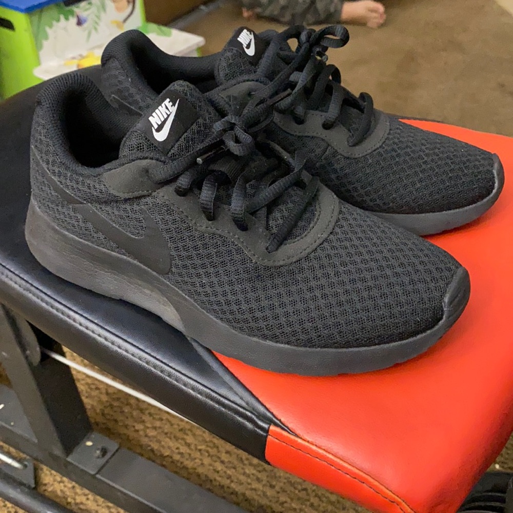 Black Nike size 7 women’s
